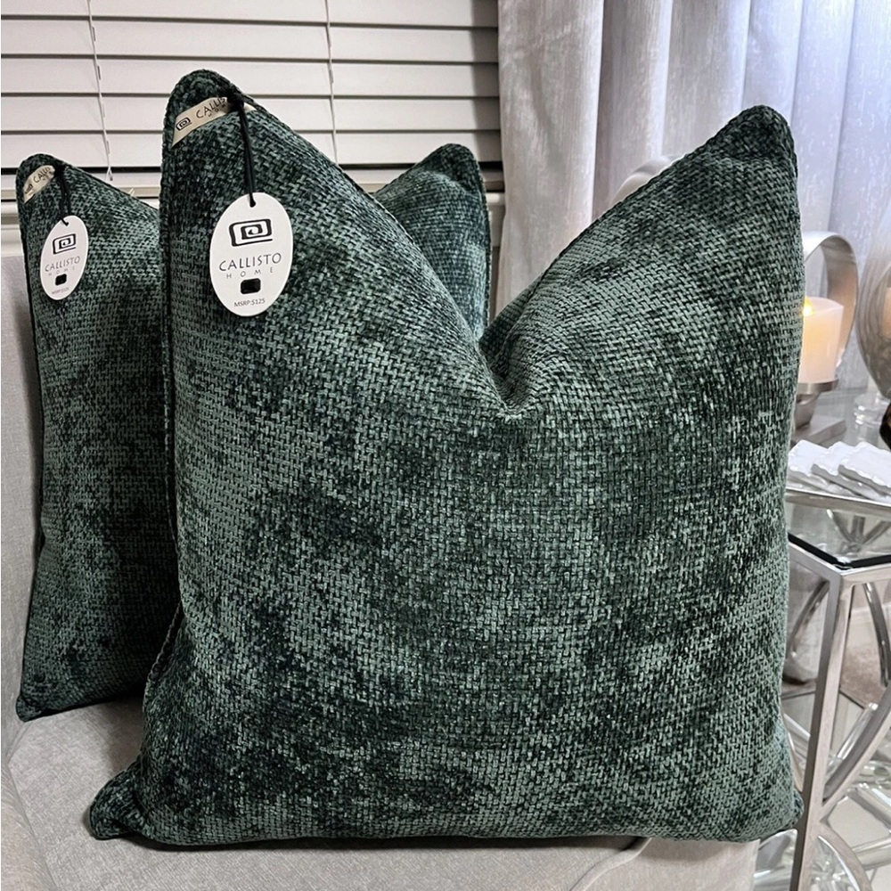 1-NWT CALLISTO HOME WOVEN VELVET DECORATIVE THROW PILLOW